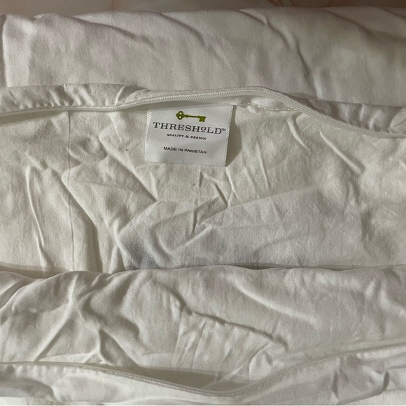 Threshold twin xl duvet cover and sham. True white, 100% cotton. NWT. - Picture 1 of 4